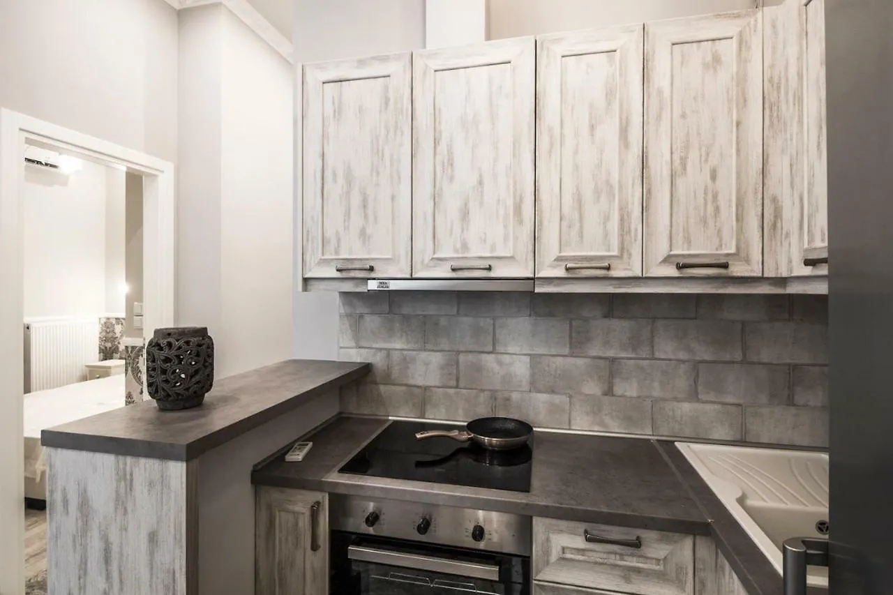 Tsimiski 104 Luxury Suites Thessaloniki Apartment