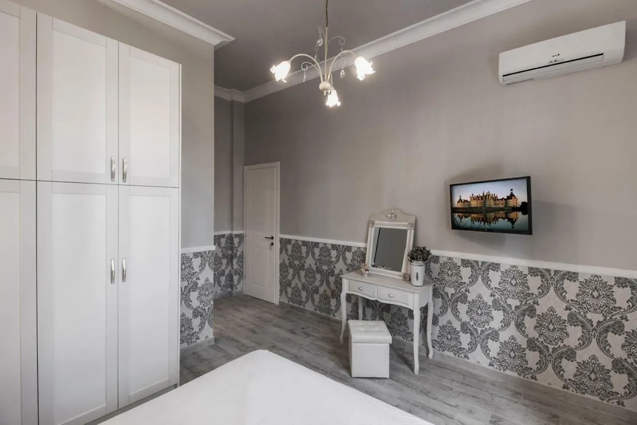 سالونيك Tsimiski 104 Luxury Suites 0*,