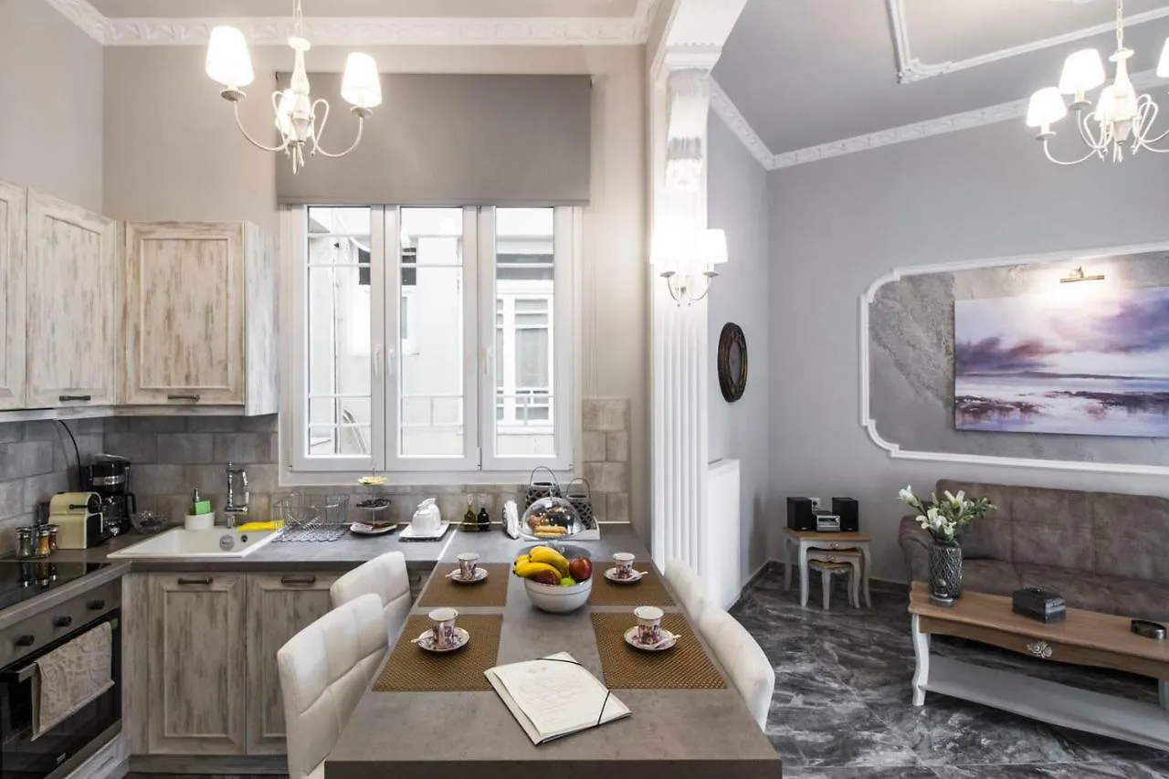 شقة سالونيك Tsimiski 104 Luxury Suites اليونان